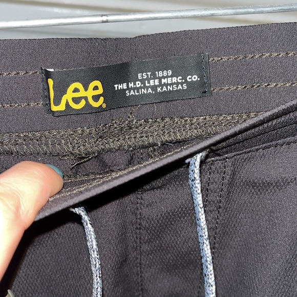 Junior’s Lee Cargo Shorts - Picture 3 of 5